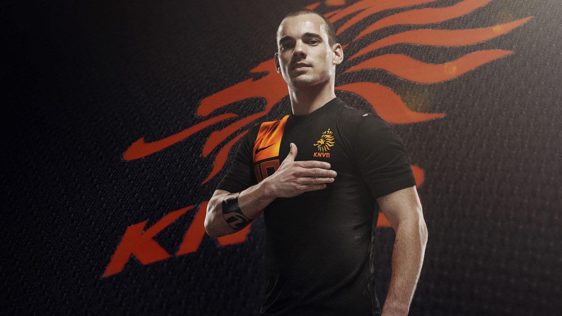 国足体能教练兰姆解析集训双面性，系统强化与心理疲劳的平衡之道